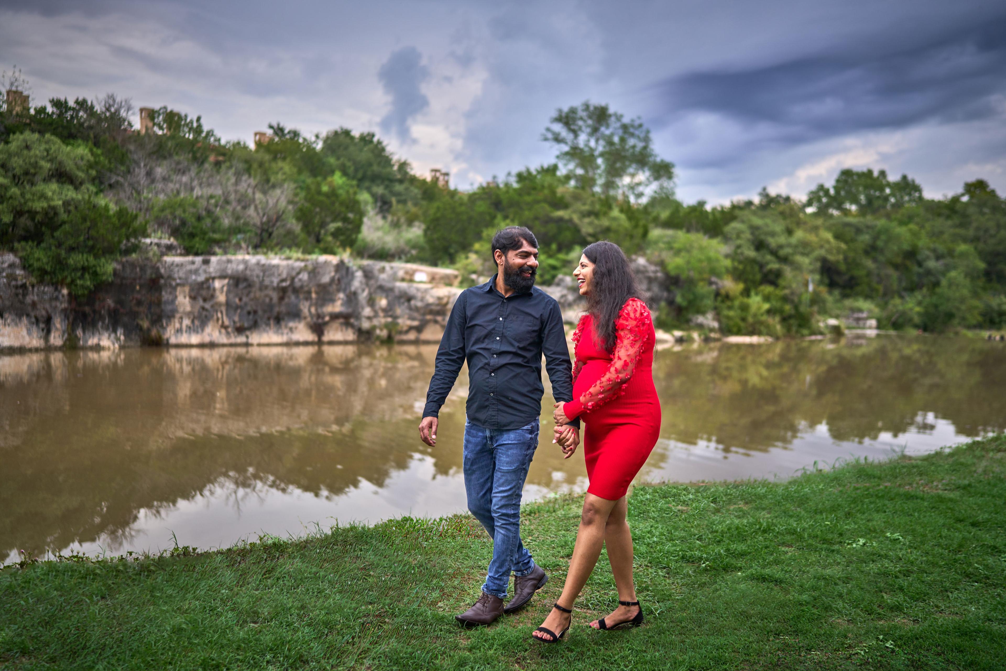 Expectant couple at Georgetown Blue Hole — Georgetown Blue Hole Park photography, Austin Expectant couple at Georgetown Blue Hole
