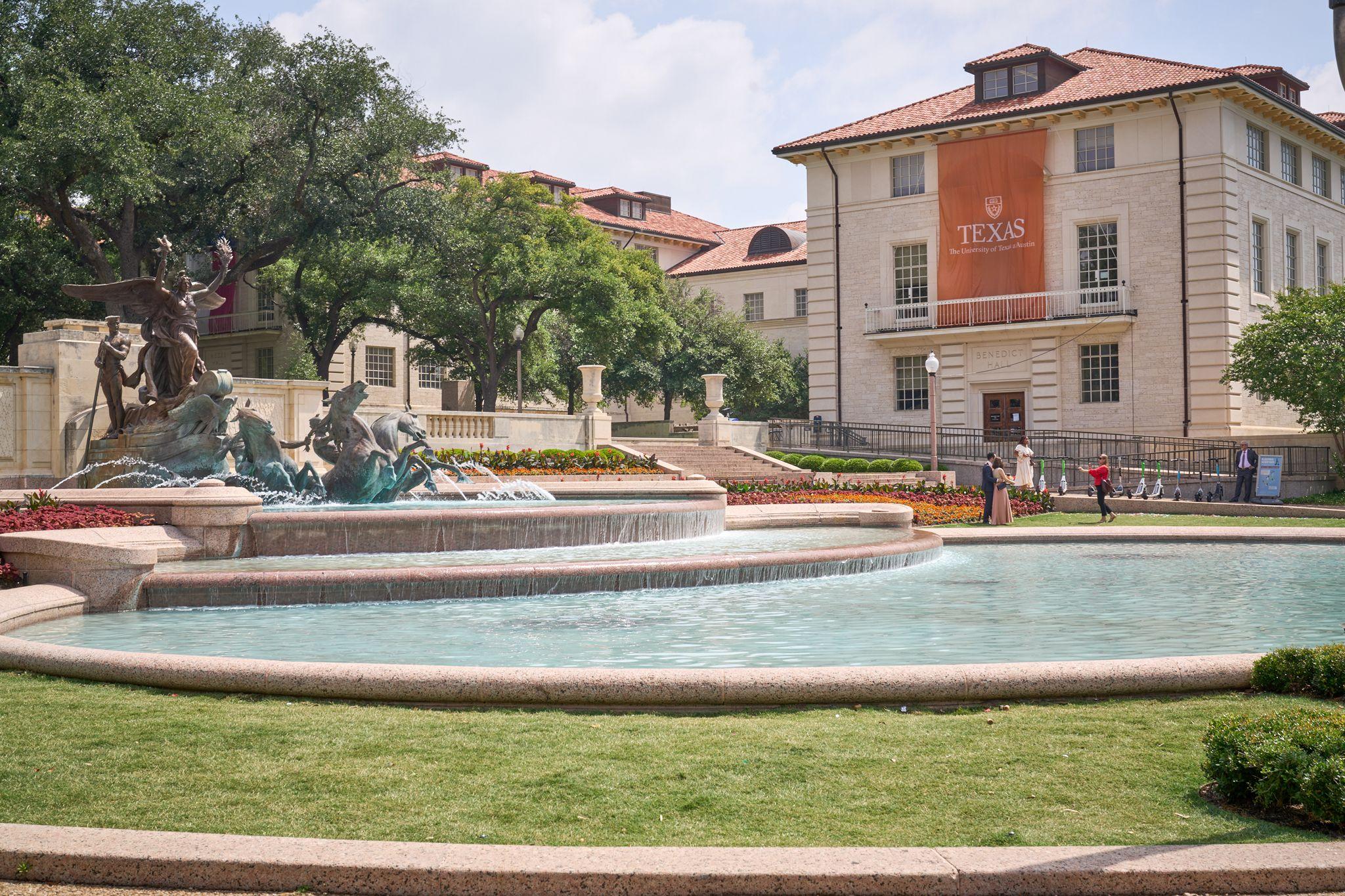 Littlefield Fountain on the UT Austin campus with the main building behind it — UT Austin photography, Austin The Littlefield Fountain on the UT Austin campus with the main building behind it.