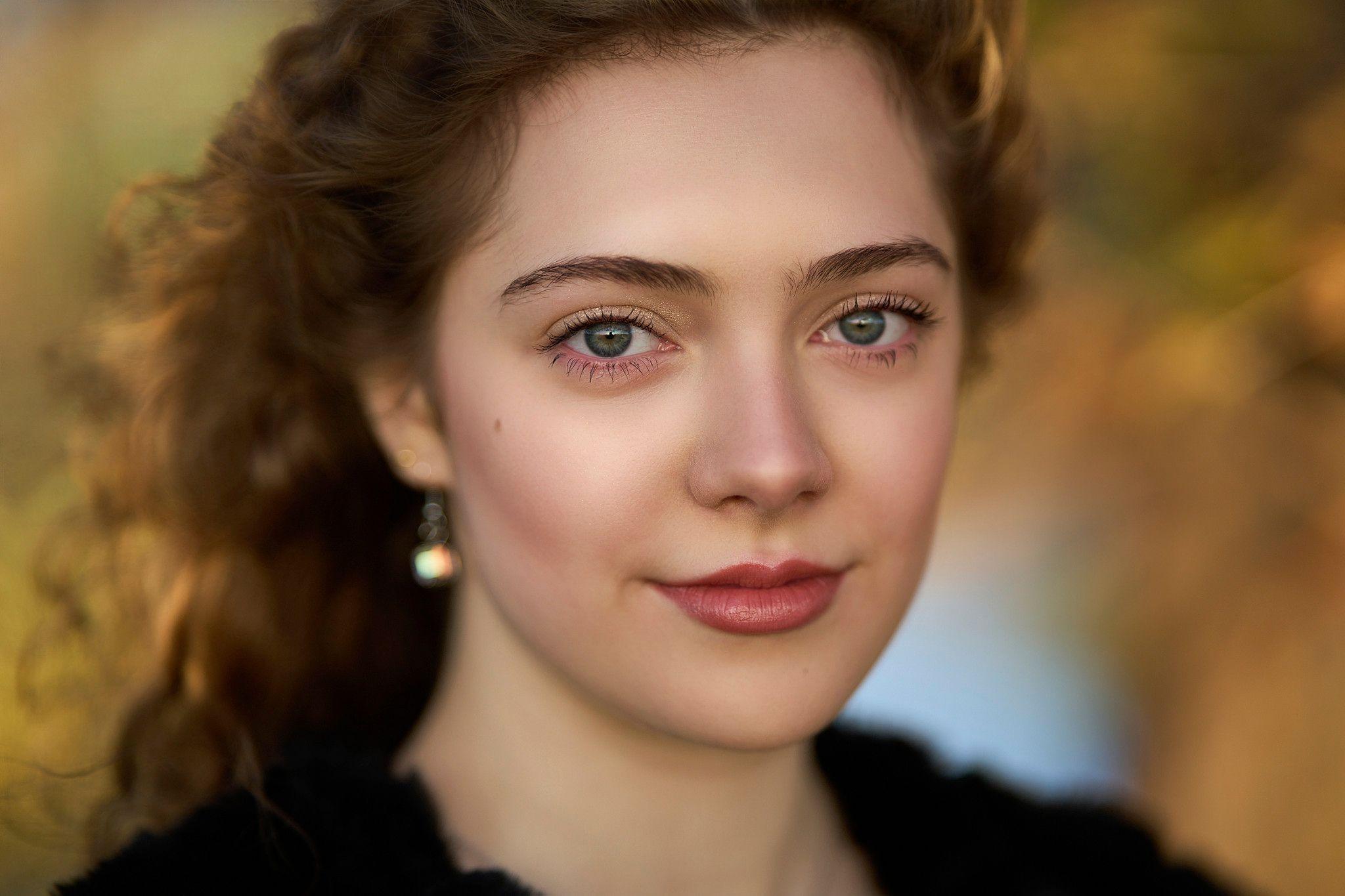 Extreme close beauty portrait of a woman with green eyes, skin texture fully retained — Photo retouching, Austin An extreme close beauty portrait of a woman with green eyes, skin texture fully retained.