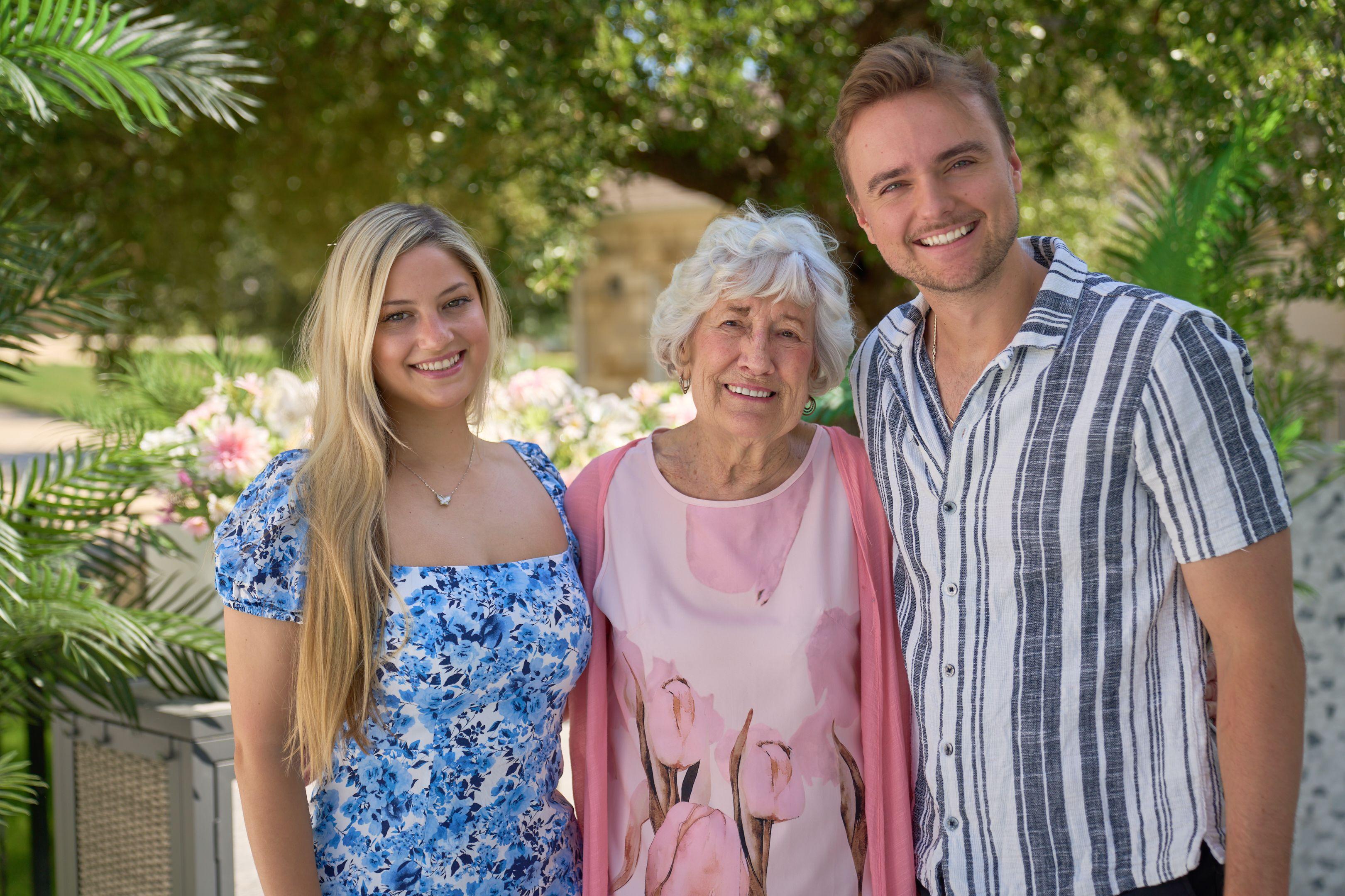 Grandmother between her two grandchildren under an oak, all smiling — Family Portraits photography, Austin A grandmother between her two grandchildren under an oak, all smiling.