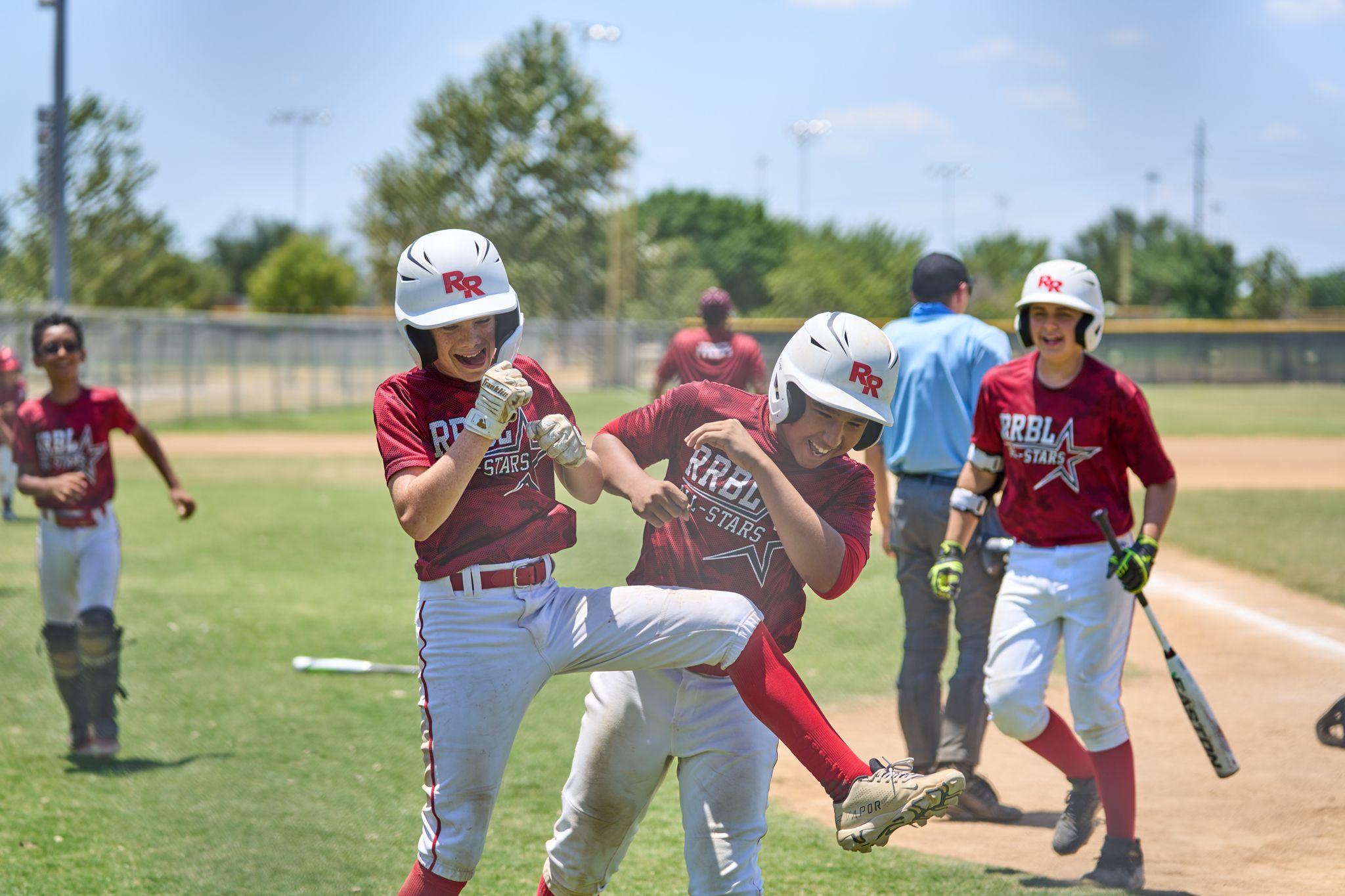Baseball players colliding at a base in a cloud of dust as an umpire watches — Sports photography, Austin Baseball players colliding at a base in a cloud of dust as an umpire watches