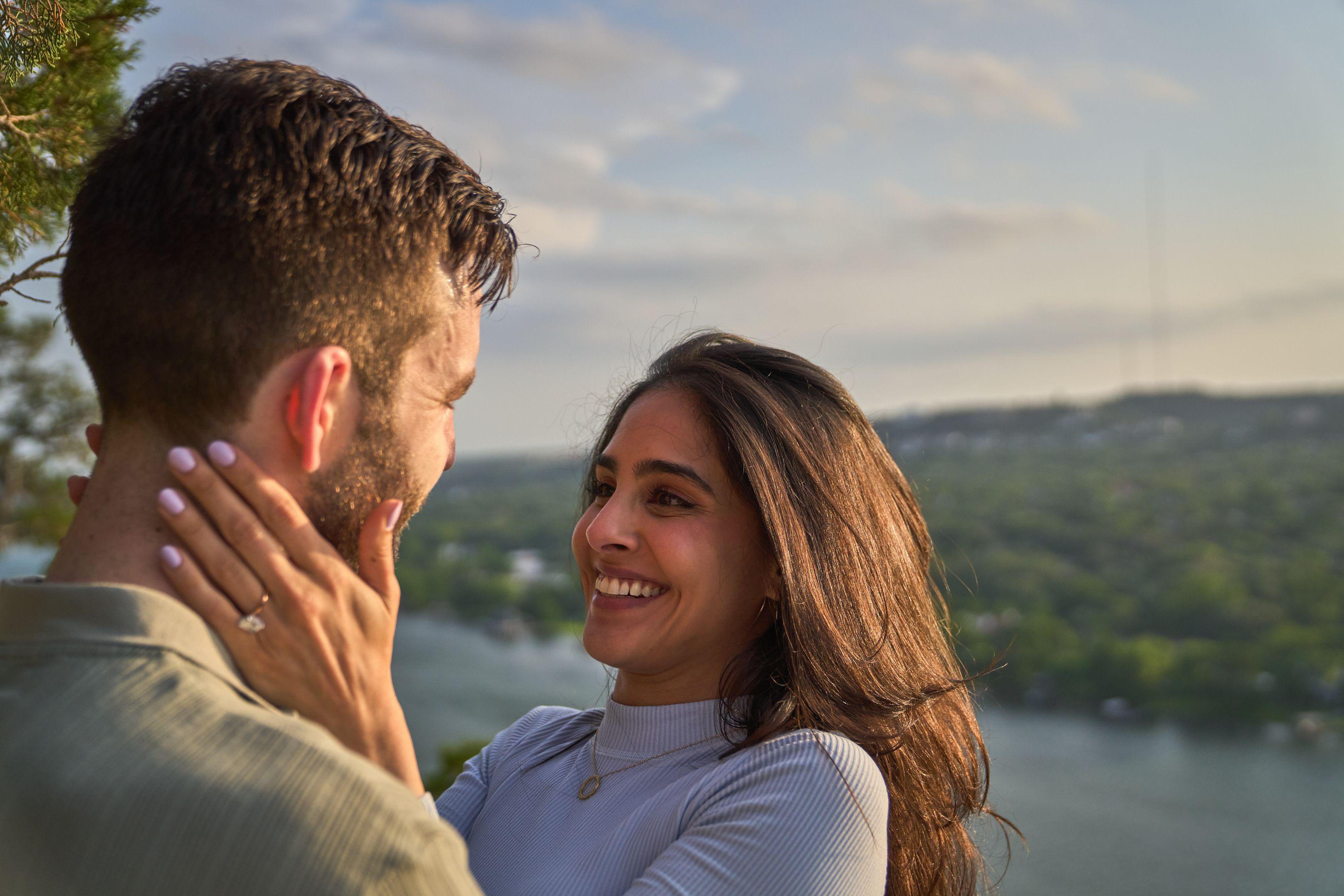 Portrait of a smiling woman at Mount Bonnell — Mount Bonnell portraits, Austin Portrait of a smiling woman at Mount Bonnell