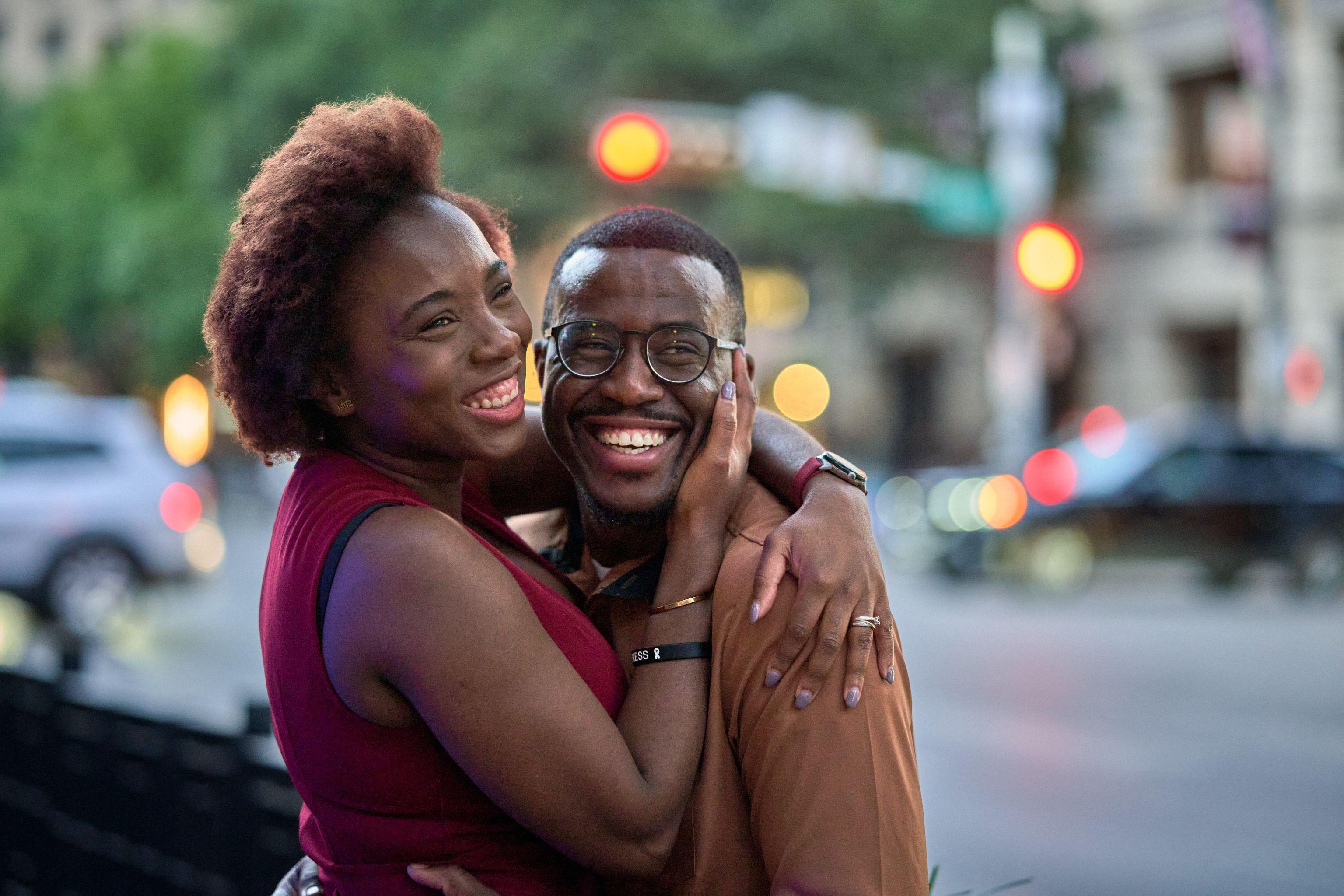 Couple laughing together against blurred traffic lights on Congress Avenue at night — Congress Avenue photography, Austin A couple laughing together against blurred traffic lights on Congress Avenue at night.
