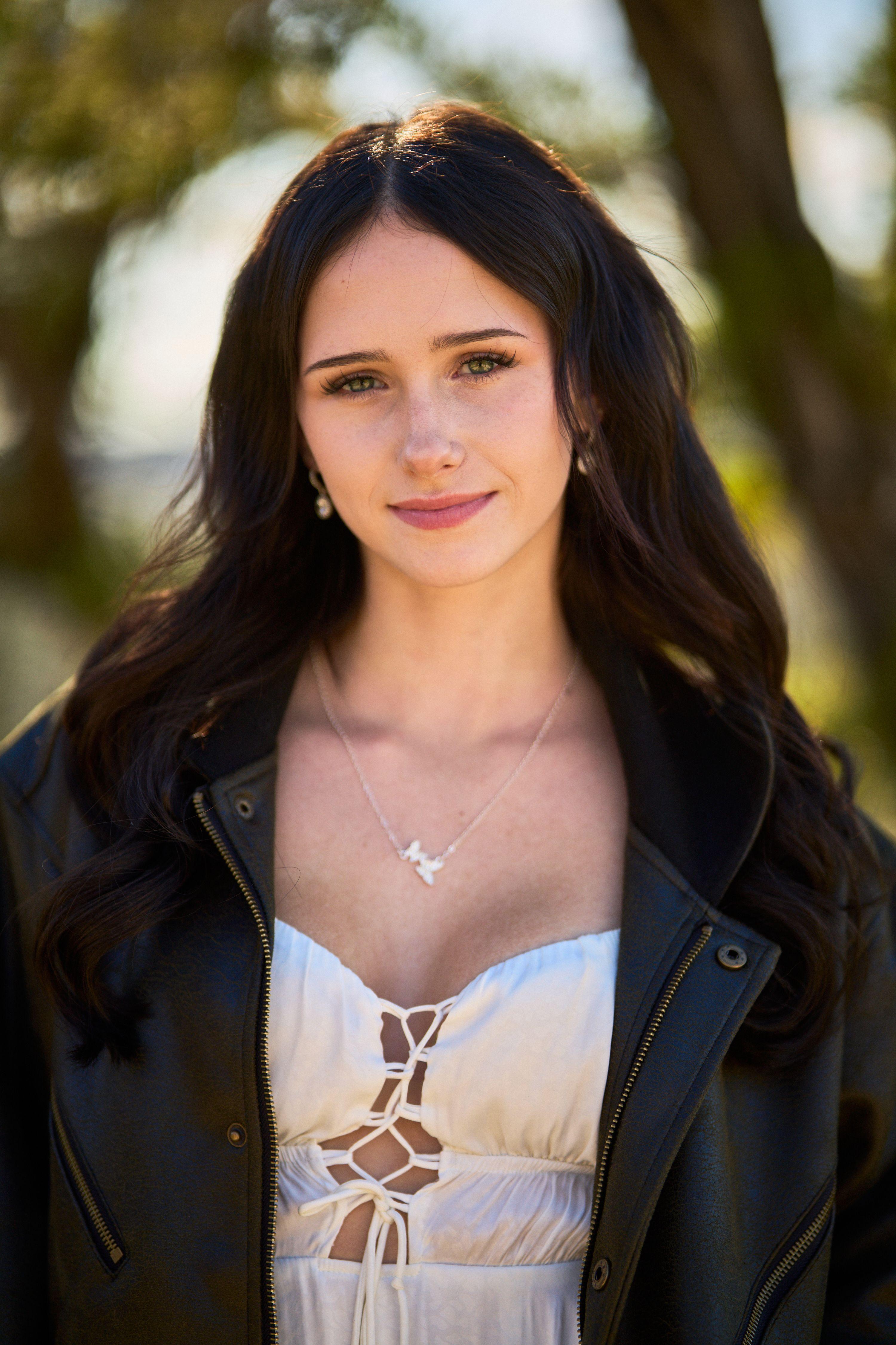 Portrait of a woman in a white dress at Mount Bonnell — Mount Bonnell portraits, Austin Portrait of a woman in a white dress at Mount Bonnell