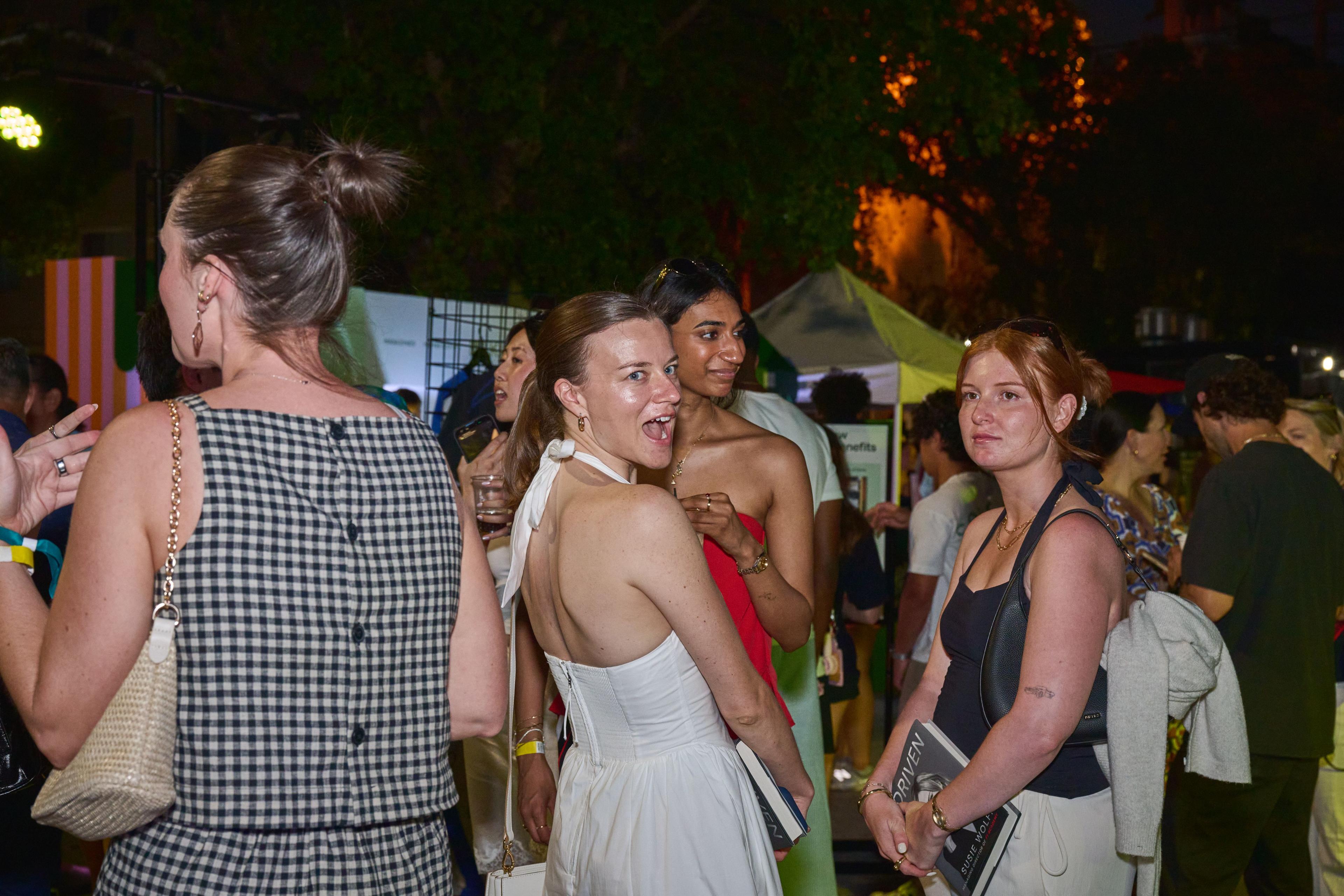 Guests in evening dresses talking and laughing at an outdoor party — Party & nightlife photography, Austin Guests in evening dresses talking and laughing at an outdoor party.