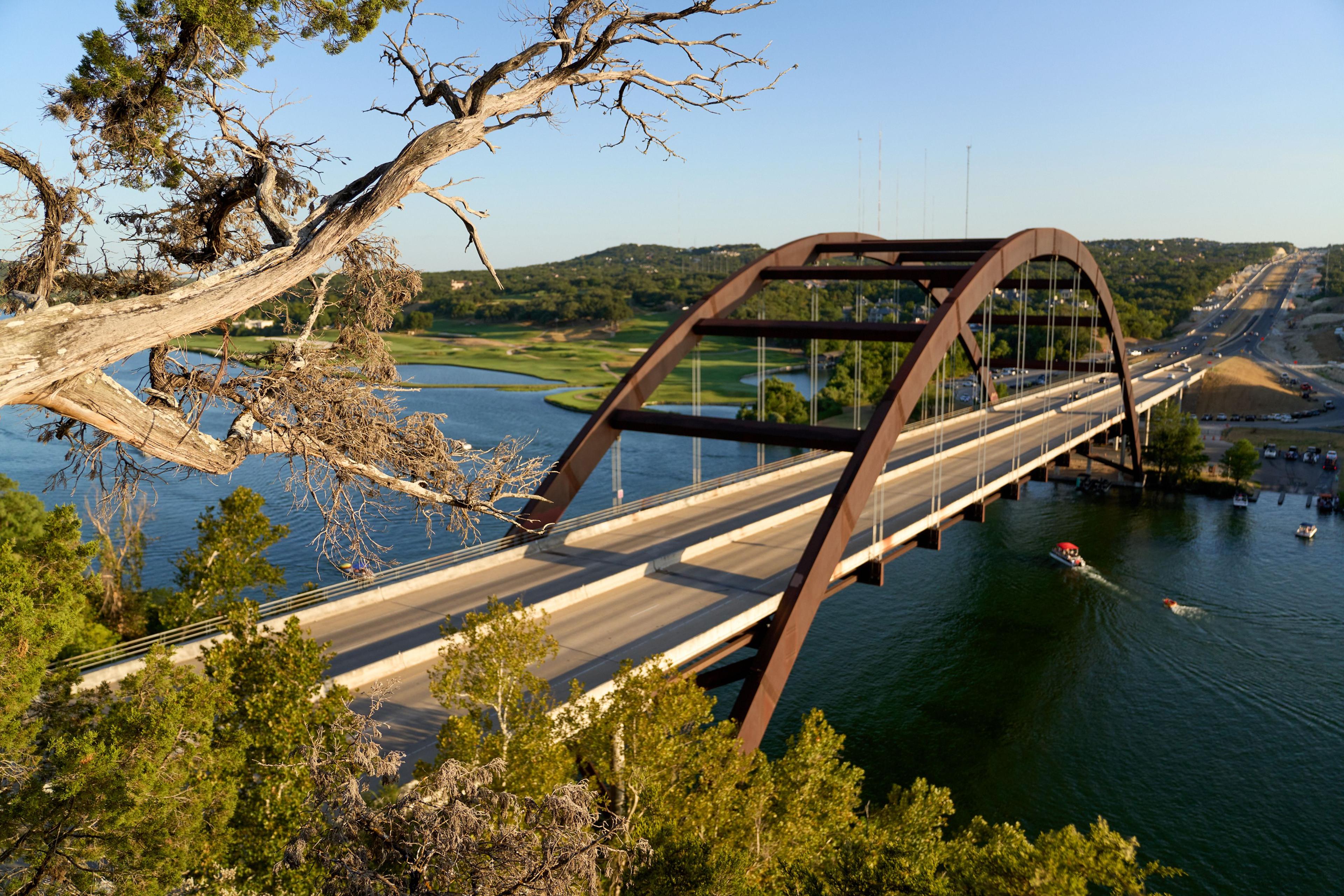 Aerial view of the Pennybacker Bridge over Lake Austin — Pennybacker Bridge photography, Austin Pennybacker Bridge